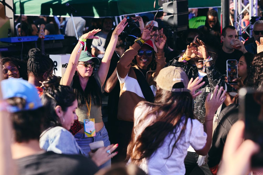 Dancing crowd, La Rural